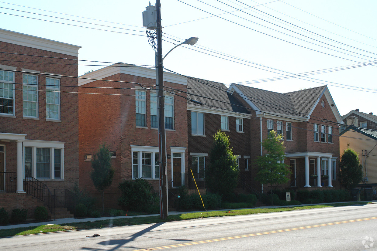 Building Photo - 621 W Main St