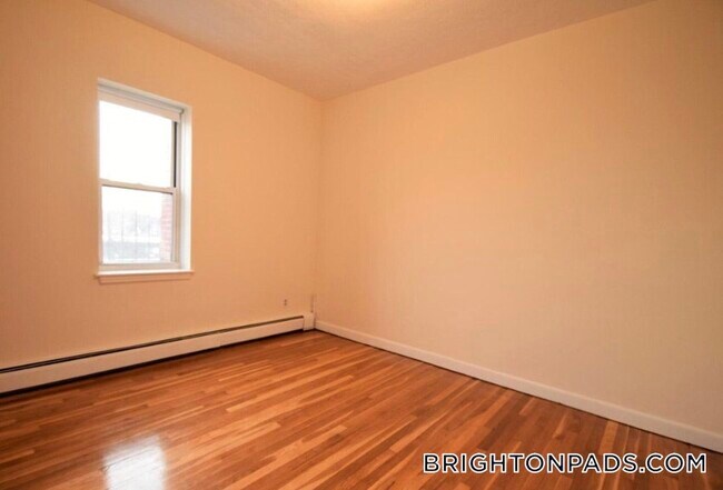 Foto del edificio - 172 N Beacon St