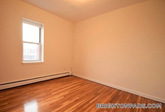 Building Photo - 172 N Beacon St