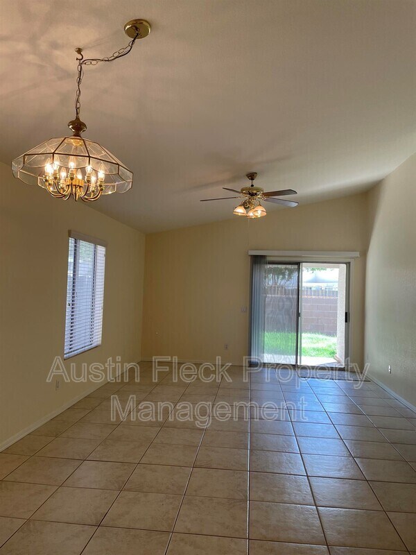 Building Photo - 4603 W Del Rio St