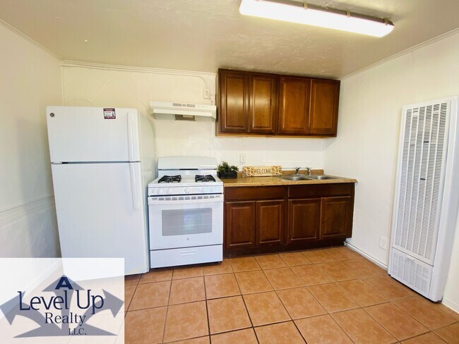 Building Photo - 416 W 44th St