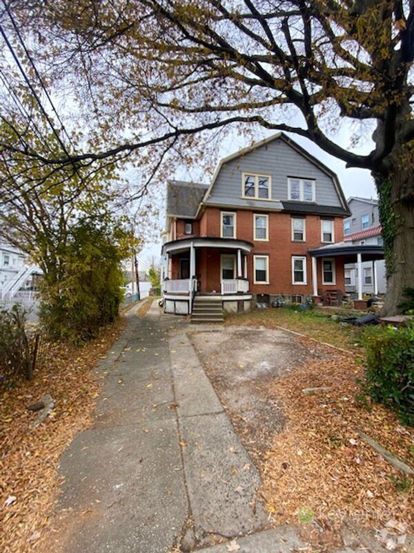 Building Photo - 16 N Rigby Ave