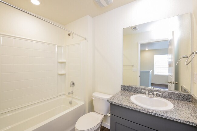 Building Photo - 13471 Oneida Ln