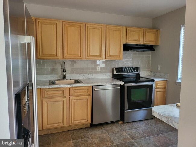 Building Photo - 3661 Marpat Dr