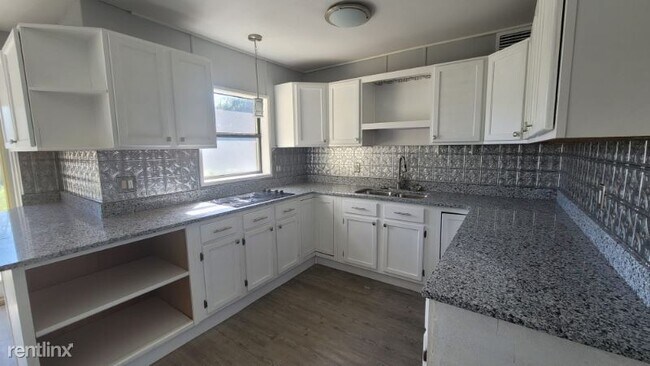 Foto del edificio - 2 br, 1 bath House - 6020 W Harwood Ave