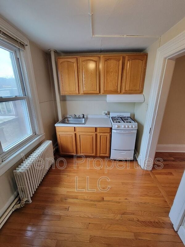 Building Photo - 16 2nd St