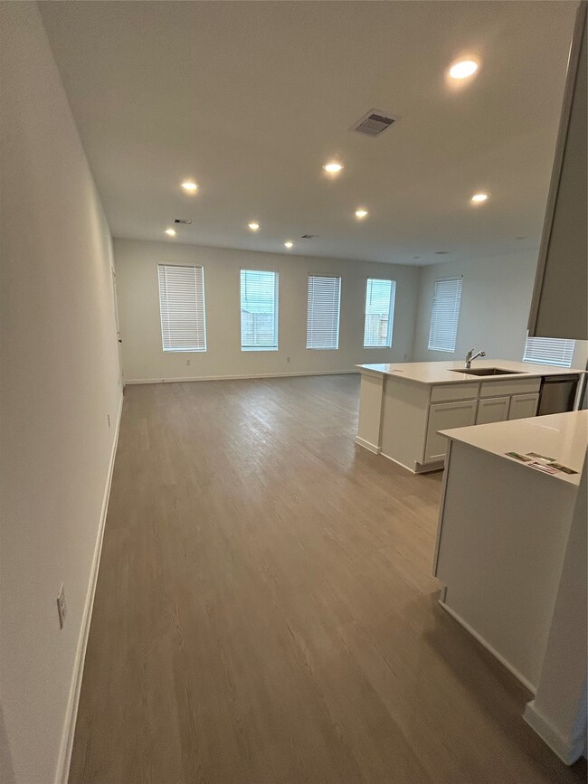 Foto del edificio - 6706 Violet Clover Ave