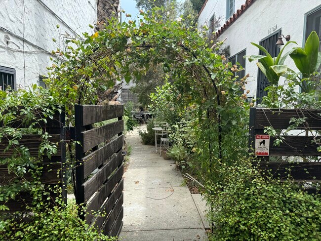 Foto del edificio - 1616 Silver Lake Blvd