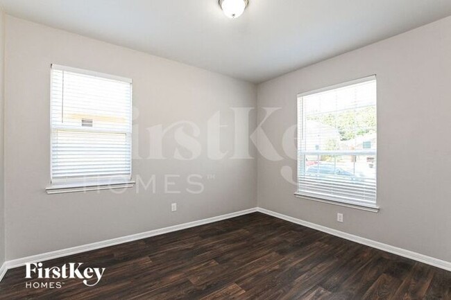 Building Photo - 10522 Pine Landing Dr