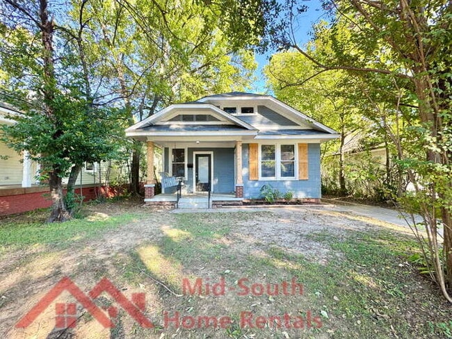 Photo - 666 Landis St House