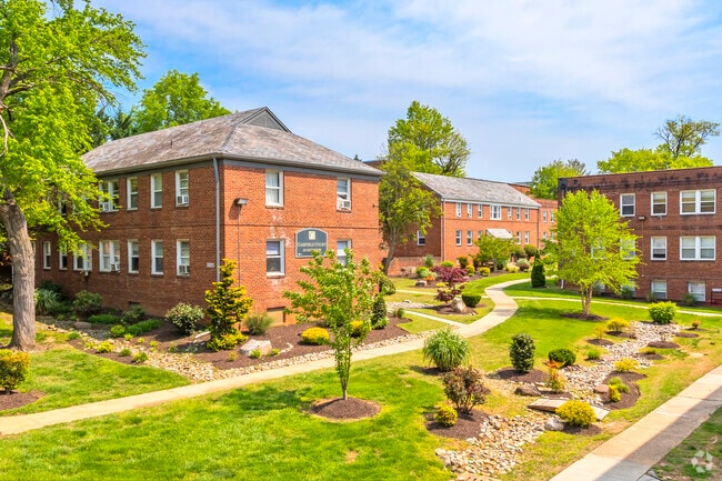 Building Photo - Garfield Court Apartments