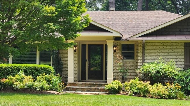 Building Photo - 4615 Mystic Dr NE