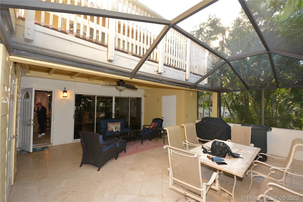 Primary Photo - 211 Seabreeze Cir