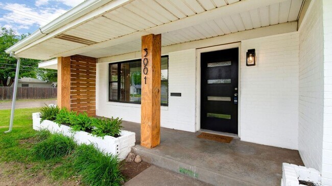 Foto del edificio - AVAILABLE FOR PRE-LEASE - Modern & Charming 3 Bedroom