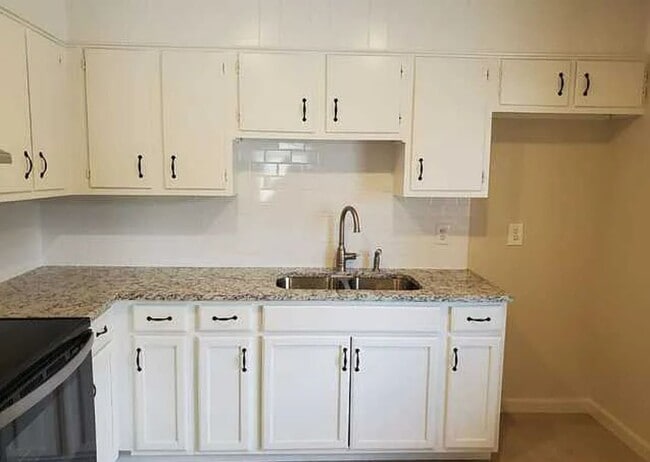 Photo - 607 W Byrd Blvd Apartment