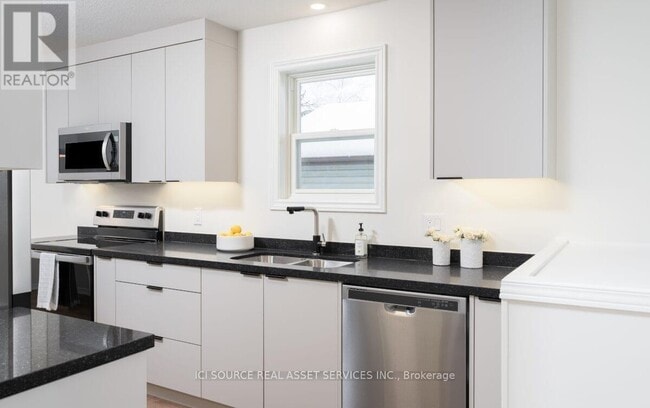 Building Photo - 18 Louise Ln