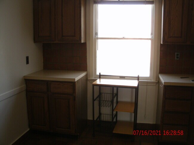 COCINA COMEDOR - 395 Gramatan Ave