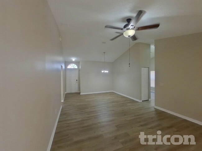 Building Photo - 4726 Bloom Dr