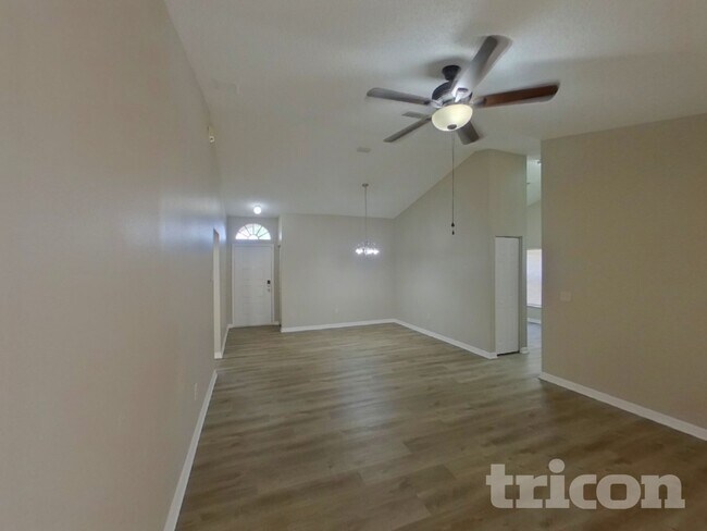 Foto del edificio - 4726 Bloom Dr