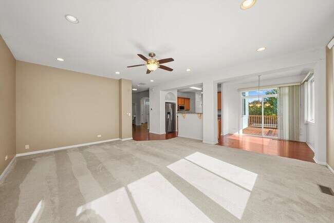 Building Photo - 3251 Thunderbird Ct E