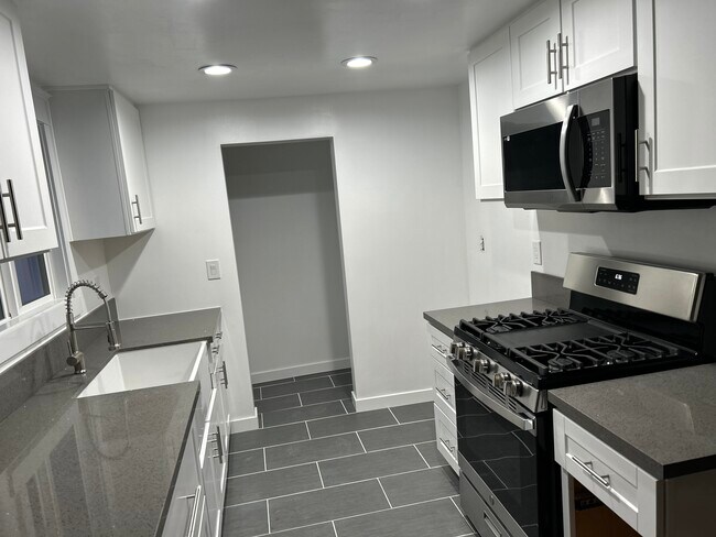 Building Photo - 16112 S Ainsworth St