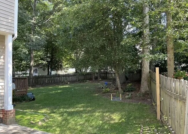 Foto del edificio - 16000 Hampton Summit Dr