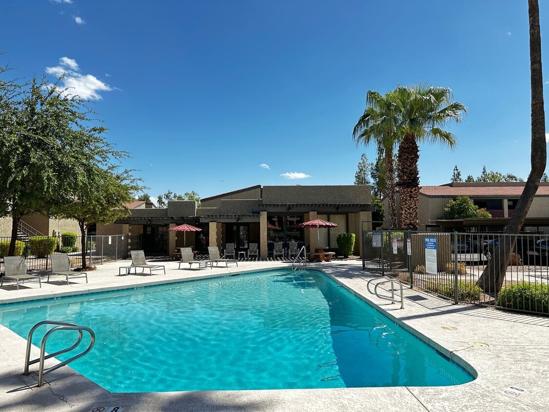Primary Photo - Great 2 Bedroom 2 Bathroom Split Floorplan...