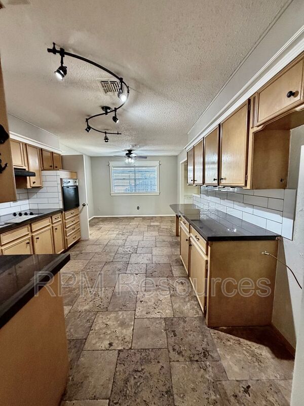 Foto del edificio - 2924 N McMillan Ave