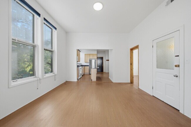 Foto del edificio - 3300 N Southport Ave