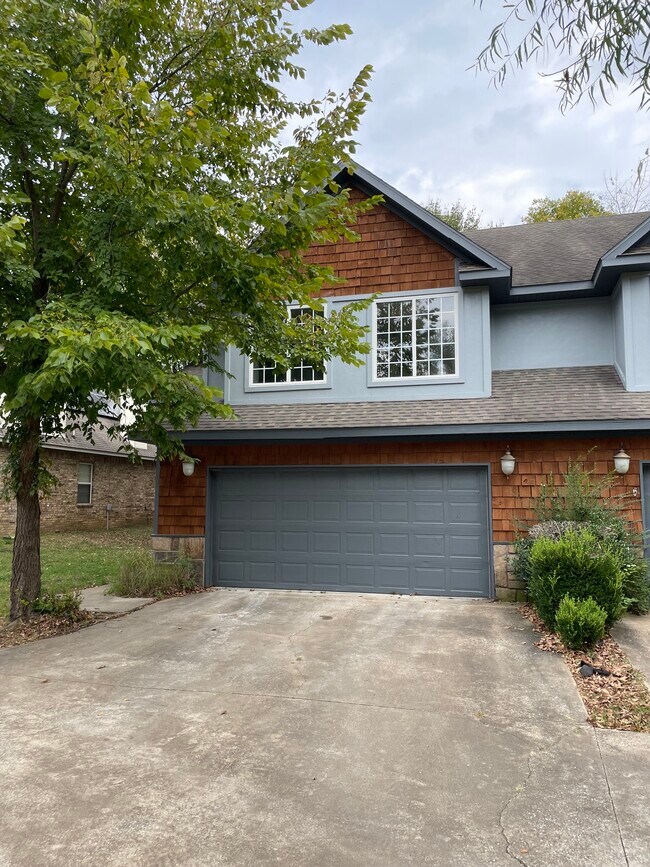 562 S Pierremont Dr Unit 562, Fayetteville, AR 72701 Condo for Rent