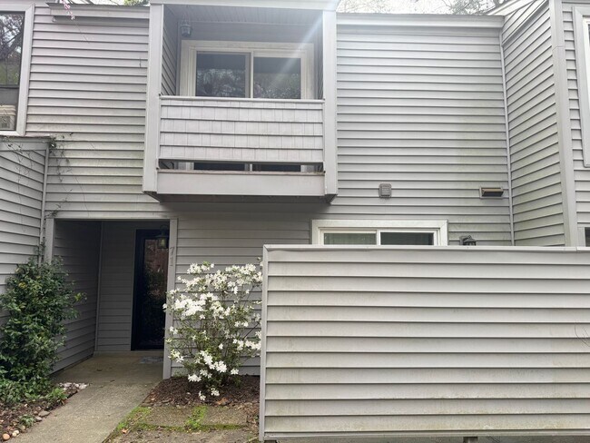 Building Photo - SEASONS TRACE