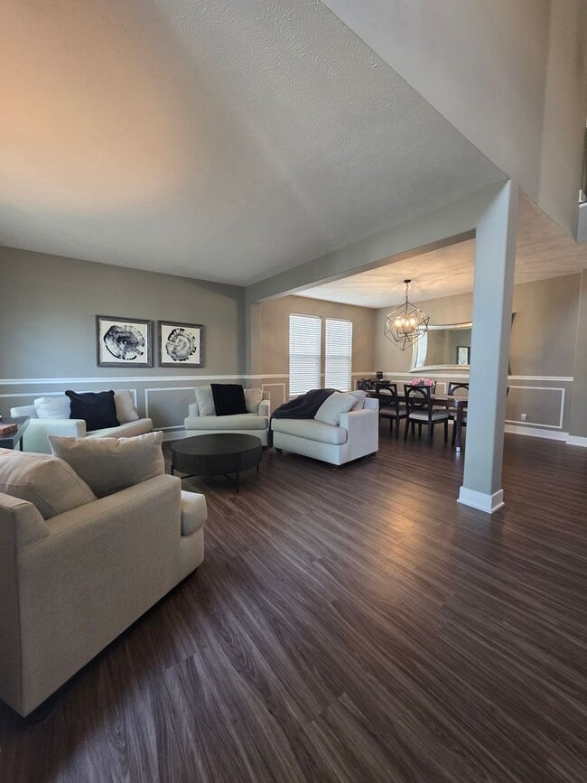 Executive Four Bedroom Rental w/ Office! - Executive Four Bedroom Rental w/ Office! House