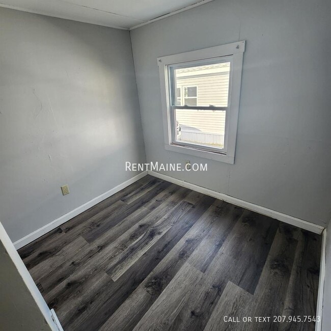 Building Photo - 681 Main Rd N