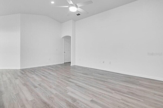 Foto del edificio - 693 Persian Dr