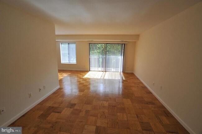 Building Photo - 6001 Arlington Blvd