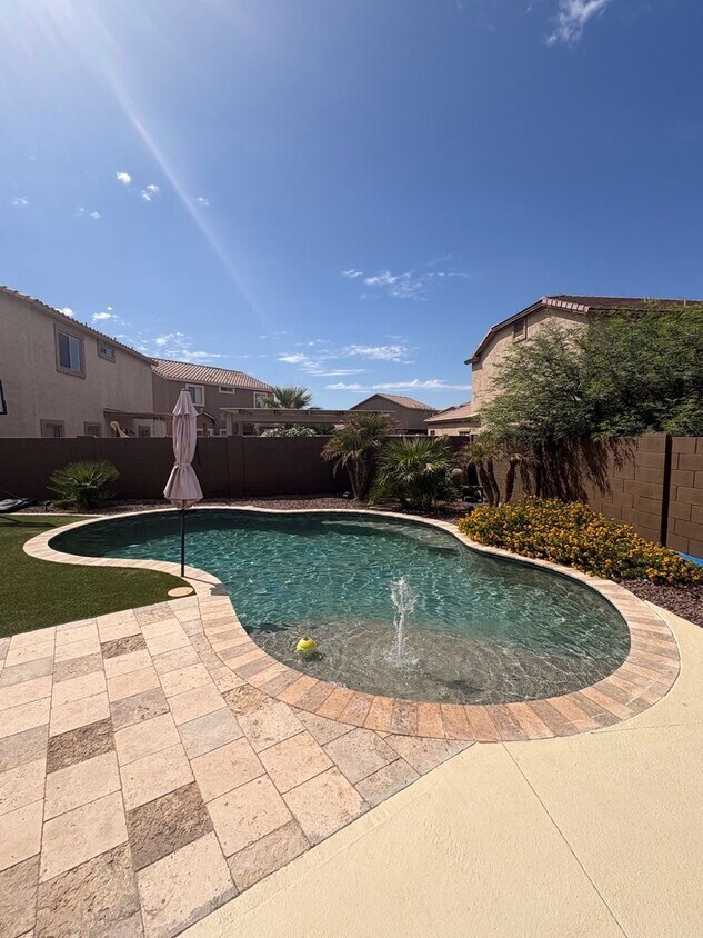 Foto principal - 4 bedroom 2.5 bath in Maricopa