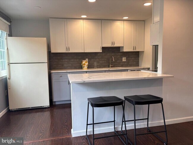 Building Photo - 25936 Largo Ct