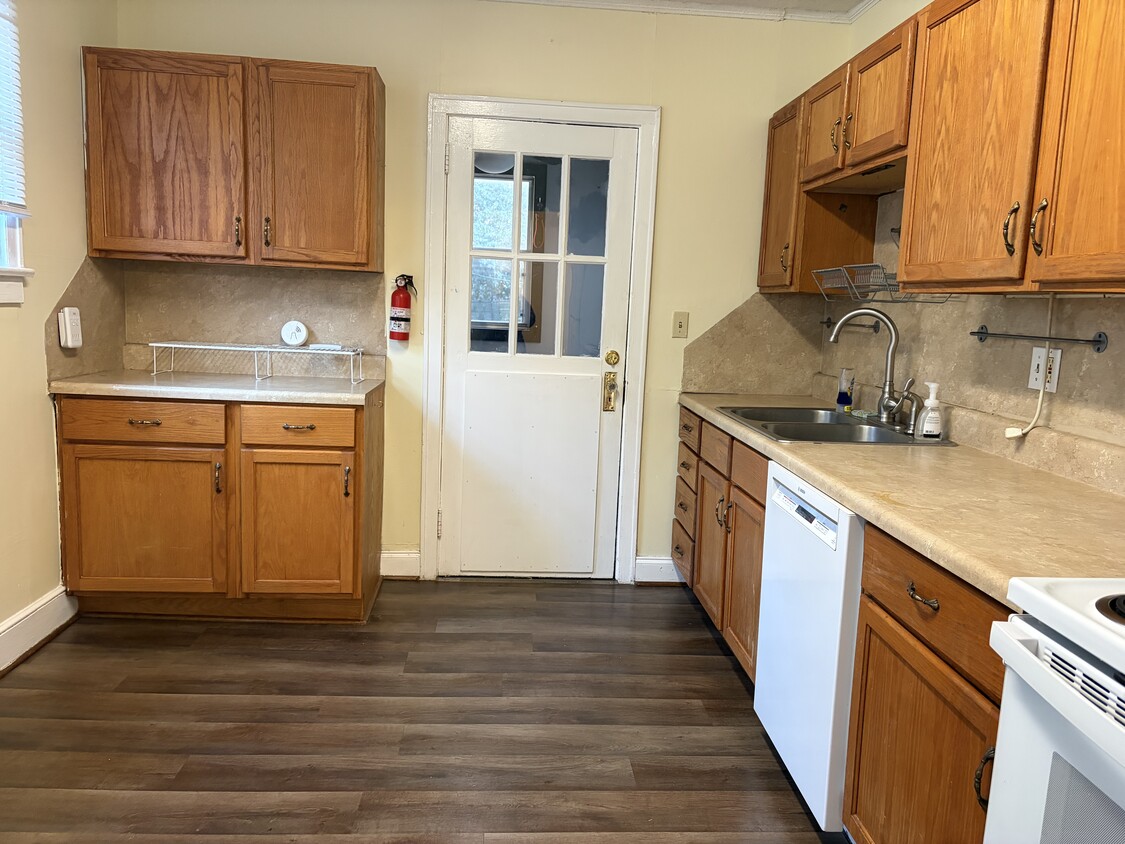 Building Photo - 407 Hemphill St