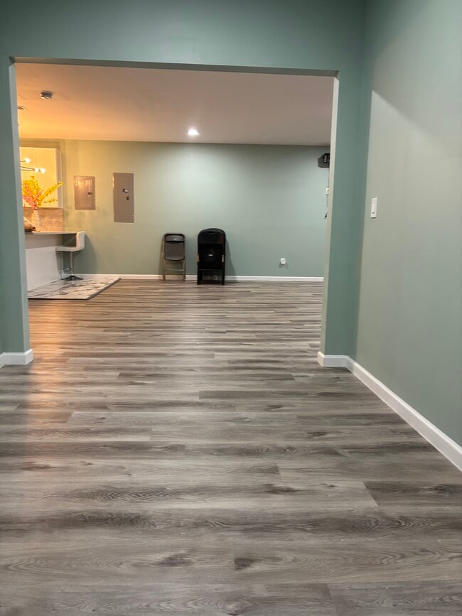 Building Photo - 4560 Persian Trl