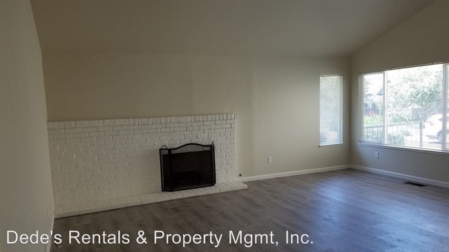 Building Photo - 3 br, 2 bath House - 439 Candlelight Dr.