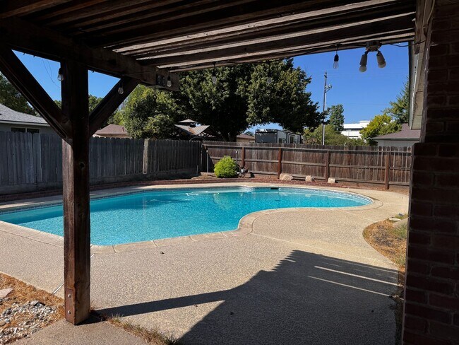 Foto del edificio - “Northeast Fresno 3BR/2BA Home with Pool &...