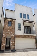 Building Photo - 734 W 20th St