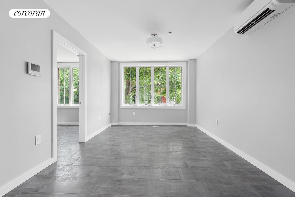 Foto principal - 183 Devoe St