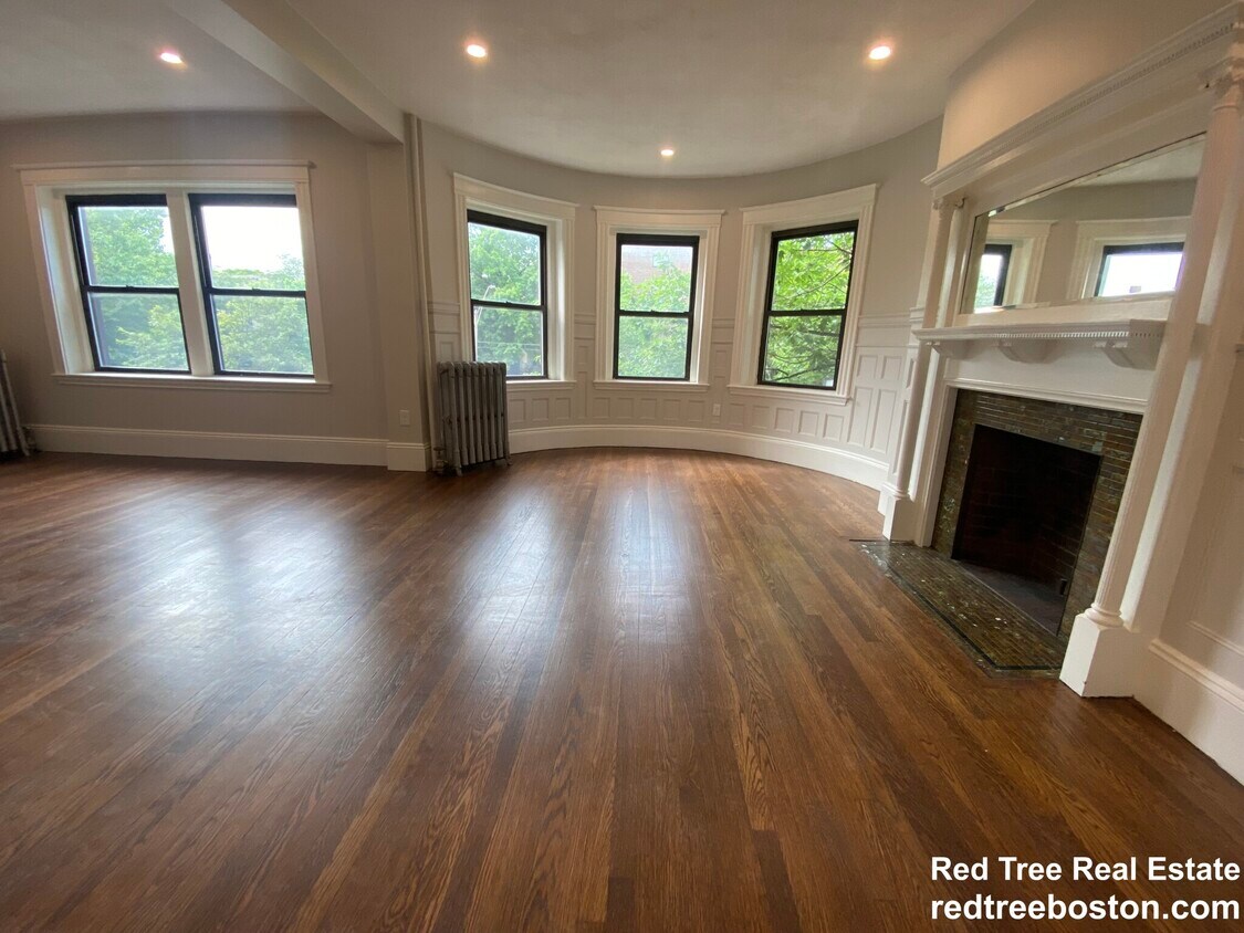 Foto principal - 1855 Beacon St