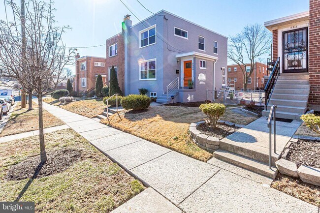 Foto del edificio - 5508 Chillum Pl NE