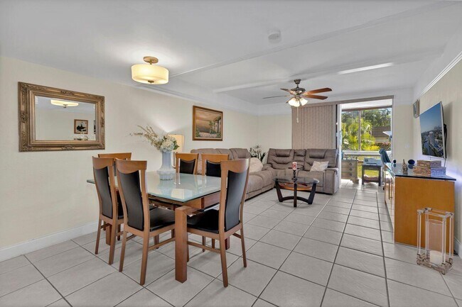 Foto del edificio - 6850 Royal Palm Blvd