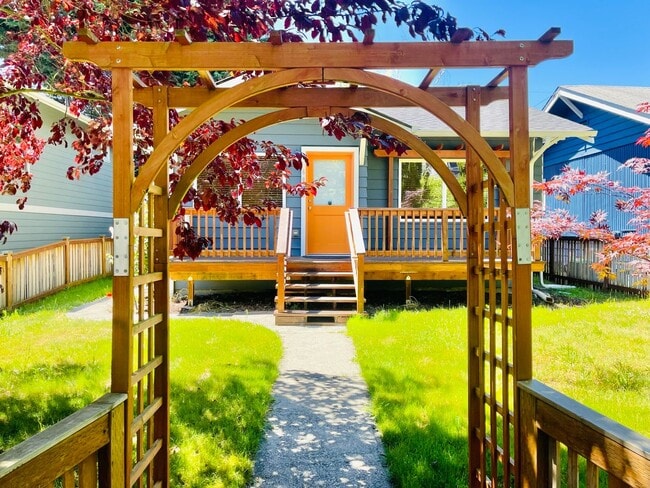 Foto del edificio - Charming Seaview Craftsman House!