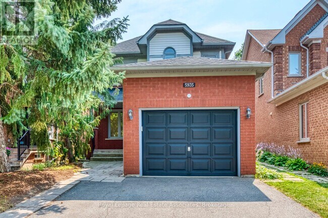 Building Photo - 5935 Dalebrook Crescent