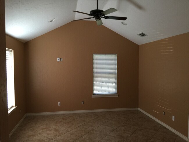 Foto del edificio - 1210 Cheryl St