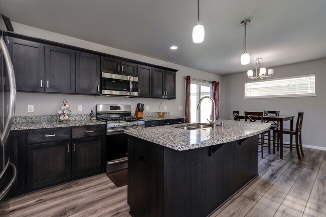 Building Photo - Professionally Managed Home in Convenient ...